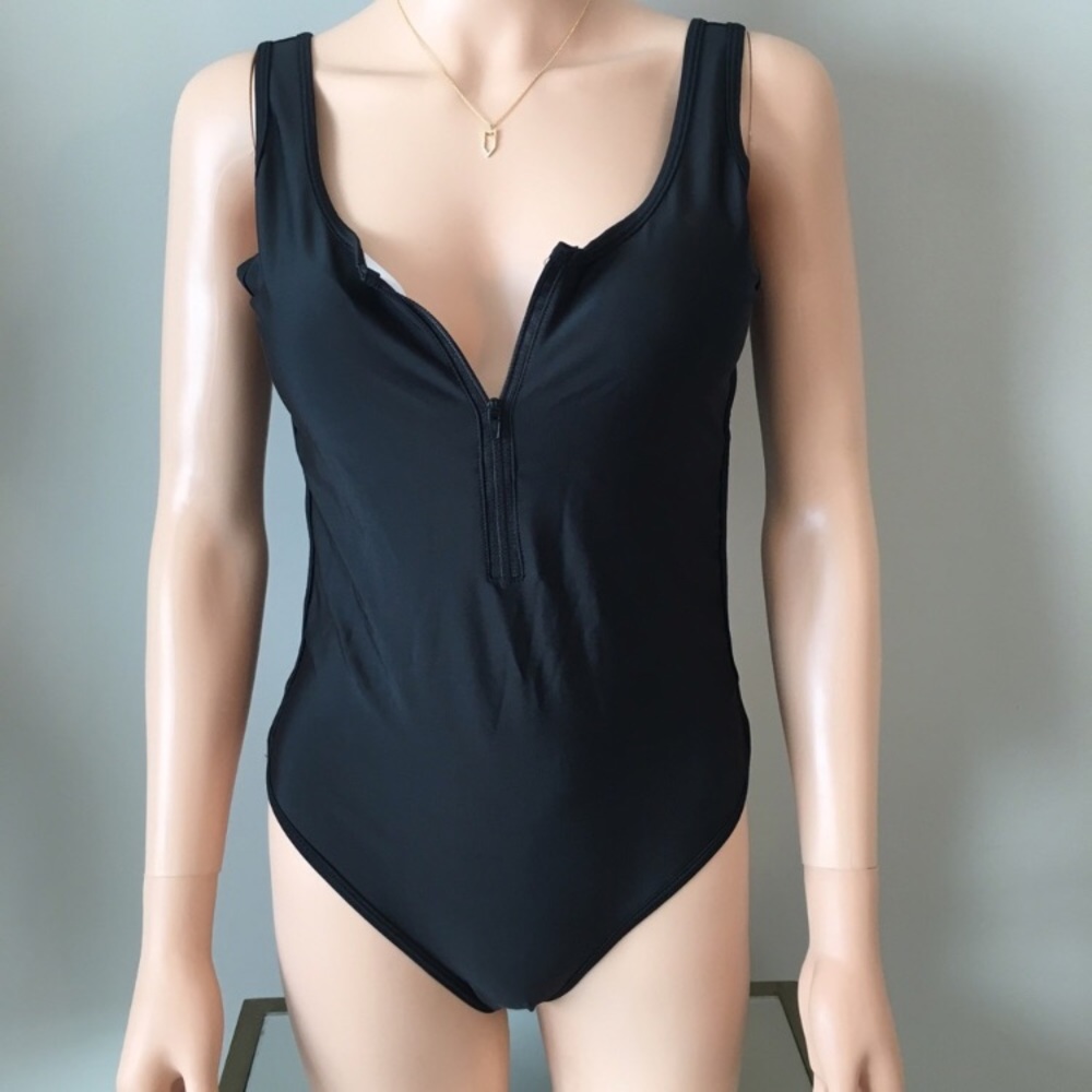 Open back bathingsuit